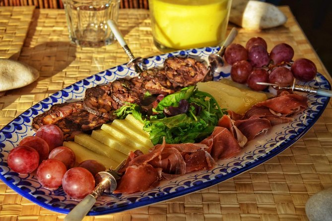 DINNER OR TAPAS in a Poruguese Home - What the private format changes