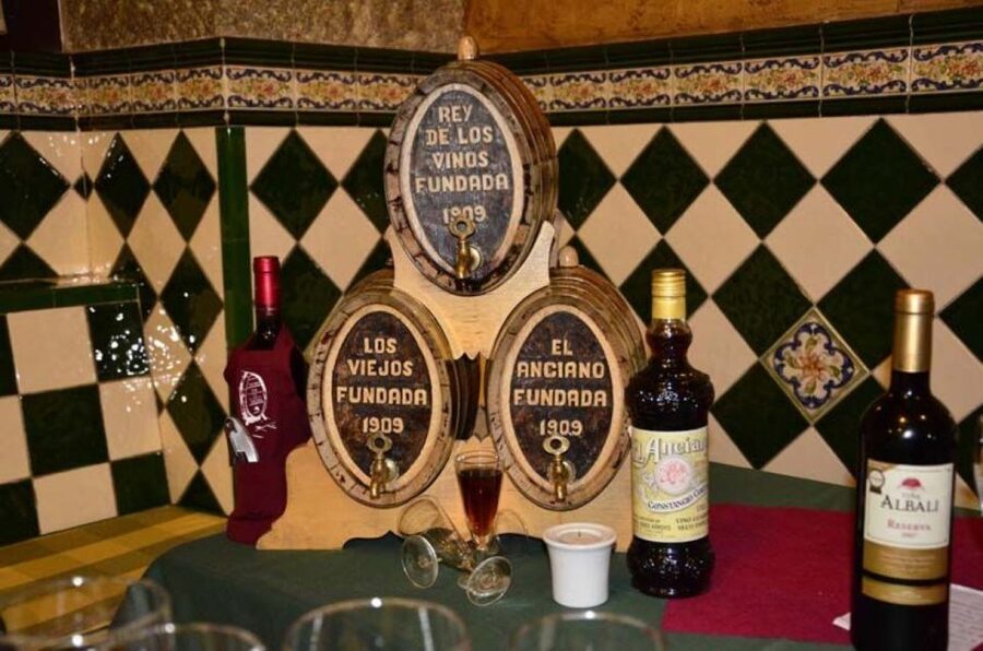 Discover the best "Wines and Tapas in Madrid". - La Muralla in La Latina and the Iberian torrezno