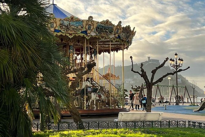 Discover the History, Market, Wine & Pintxos in San Sebastian - Three pintxos with three local drinks