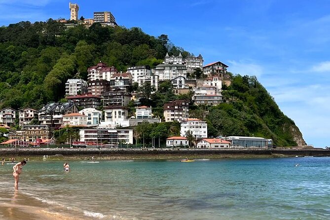 Discover the History, Market, Wine & Pintxos in San Sebastian - Guides Jon and Arantxa shape the experience