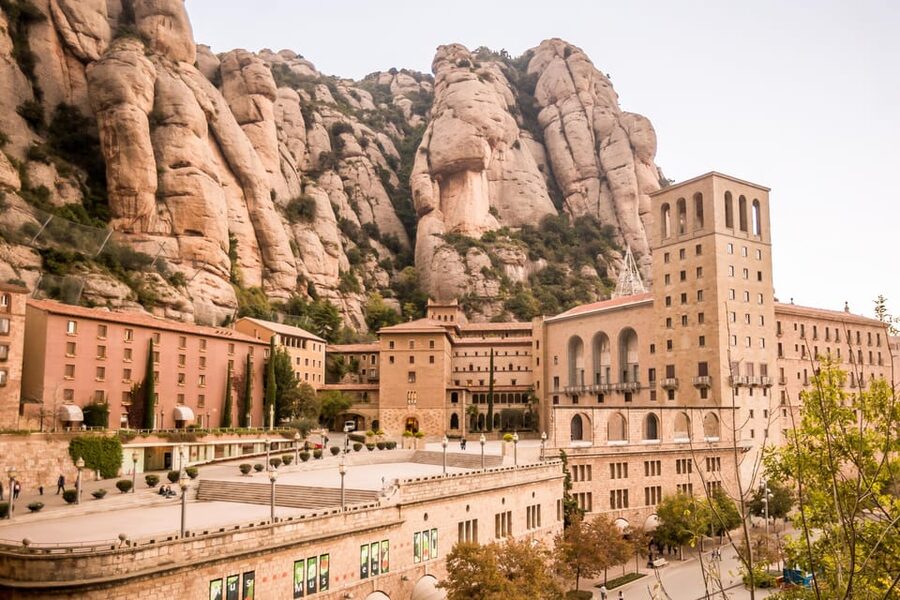 From Barcelona: Montserrat Half-Day Wine and Tapas Trip - The guides make or break the day