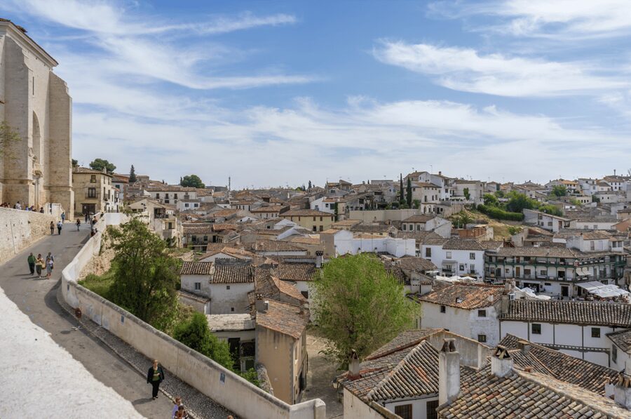 From Madrid: Traditional Villages, Winery Tour & Tapas Lunch - Guides, group size, and the feel of the day
