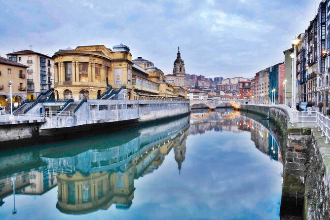Full-day private Bilbao tour (Guggenheim museum & full pintxo lunch included) - Two hours inside the Guggenheim