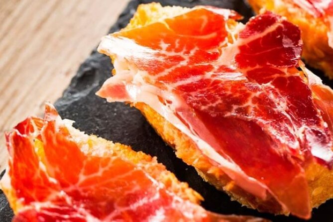 Gastronomic Tour: Discover the best “Wines and Tapas of Madrid” - El Anciano Rey de los Vinos and the first pours