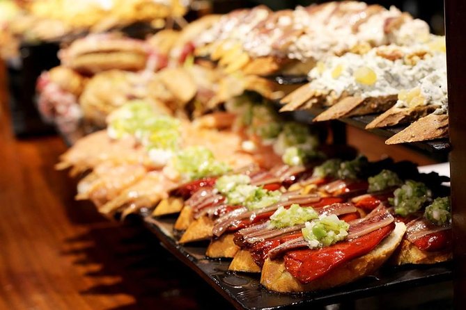 Get lost in the last classic pintxo taverns - Understanding the four-hour pace