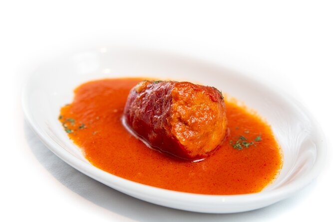 Get lost in the last classic pintxo taverns - Who will enjoy this most