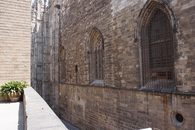 Gothic Quarter Insights & Tapas Experience - Plaça del Rei and Barcelona’s medieval power