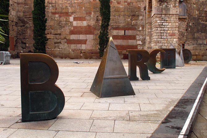 Gothic Quarter Insights & Tapas Experience - Santa Maria del Mar and Carrer de Montcada