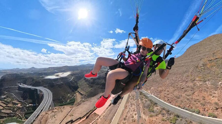 Gran Canaria: Paragliding Flight with Tapas & Pickup - What the four-hour outing actually feels like