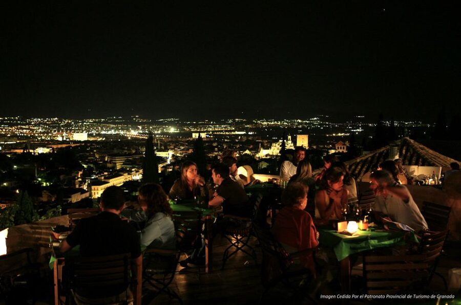 Granada Albaicín: 2.5-Hour Tapas & Drinks Walking Tour - The I Love Granada wine tasting