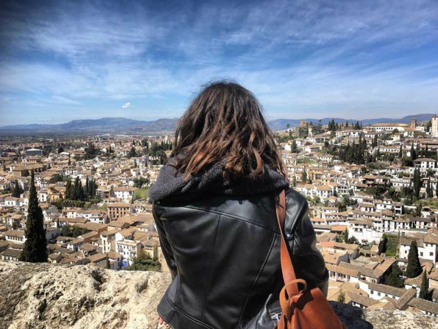 Granada Albaicín: 2.5-Hour Tapas & Drinks Walking Tour - Meeting at Plaza Isabel la Católica