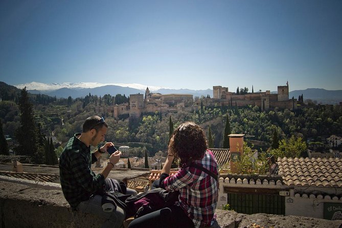 Granada and Albaicin: Wine and Tapas Tour - Granada after dark, one tapa at a time
