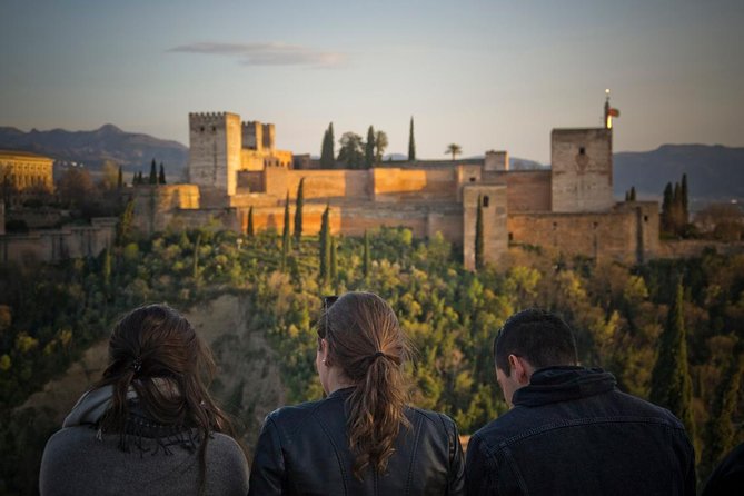 Granada and Albaicin: Wine and Tapas Tour - Mirador San Nicolás and the Alhambra view