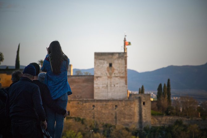 Granada and Albaicin: Wine and Tapas Tour - Small group, flexible route, and guide quality