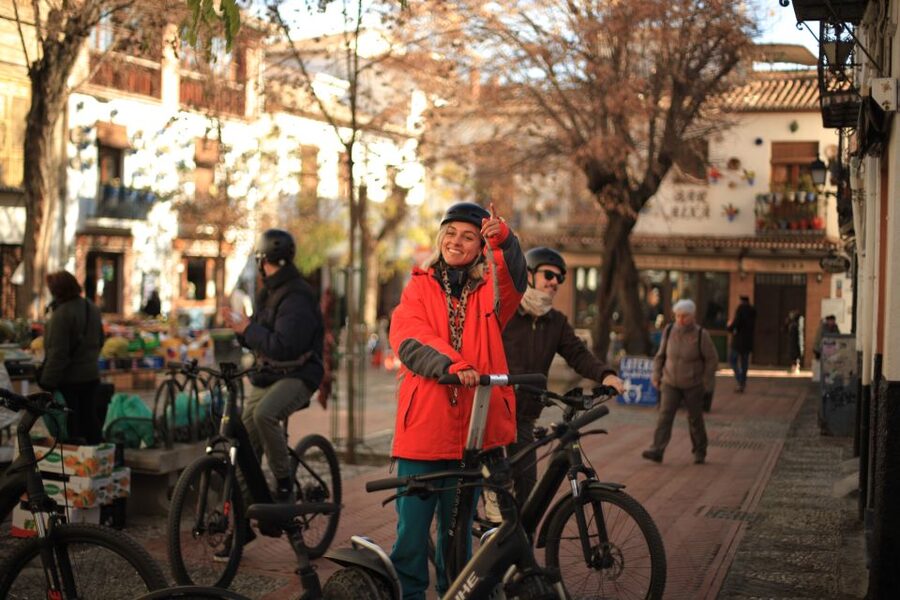 Granada: Highlights & Viewpoints eBike Tour with Tapas Break - Starting near Bar La Trastienda