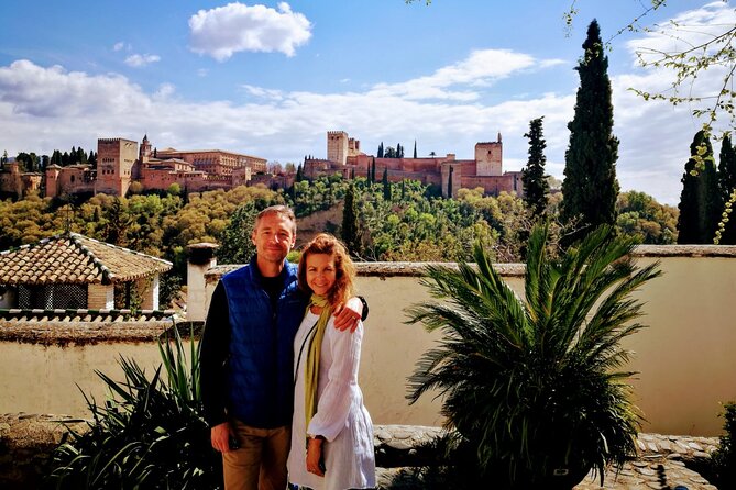 Granada Tapas Trail & Gypsy Flamenco Show - What the guides add to the evening