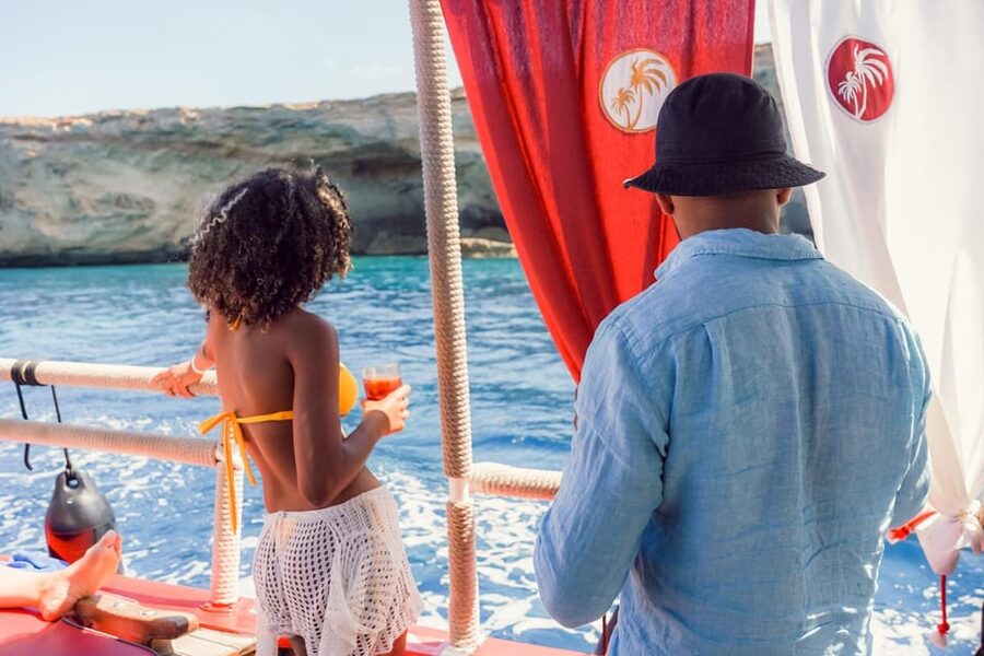 Ibiza: Secret Coves Guided Boat Tour with Open Bar and Tapas - Timing, weather, and what to pack