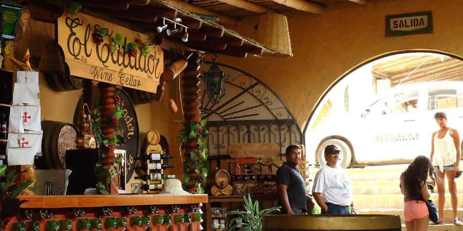 Lagos/Praia da Luz: Wine Tour, Tastings, Tapas, and Music - Paulo’s guitar and Gorete’s cooking