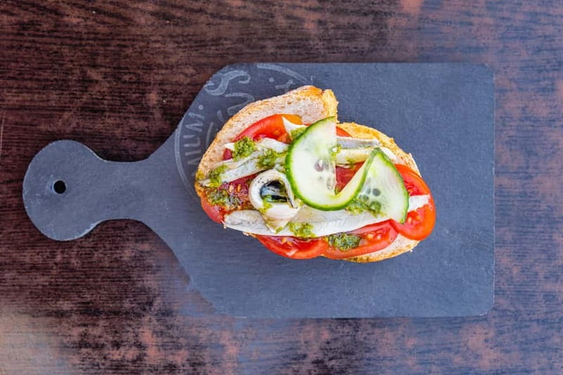 Las Palmas: Gourmet Tapas and Wine Tour in the Old Town - Calle Obispo Codina and the second restaurant