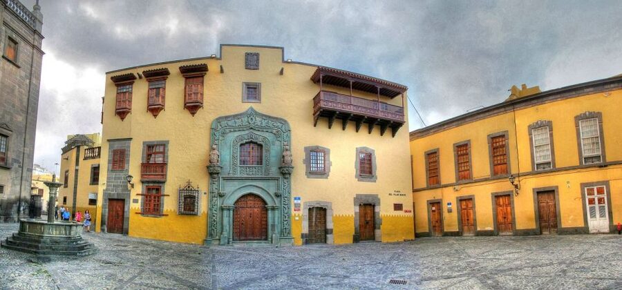 Las Palmas: Private Old City Guided Walking Tour with Tapas - The tapas stop and what you actually receive