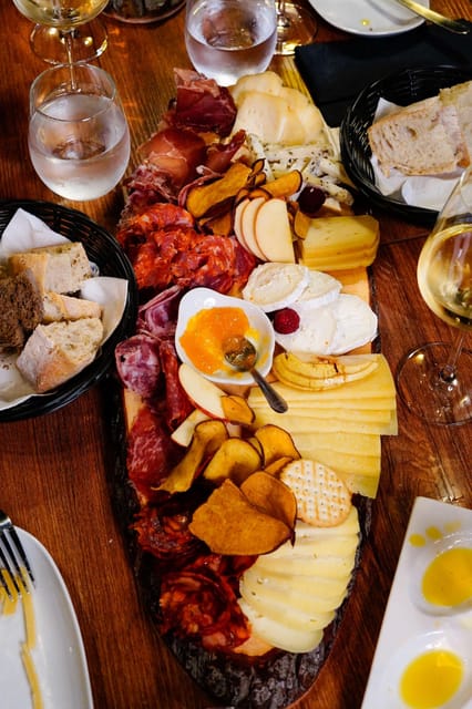 Lisbon: Premium Wine and Tapas Tasting Session - Booking advice and practical details