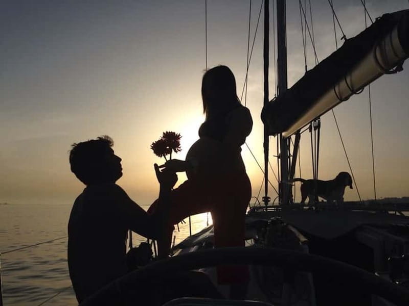 Lisbon: Romantic Cruise with Wine & Portuguese Tapas - Key points to know before you book