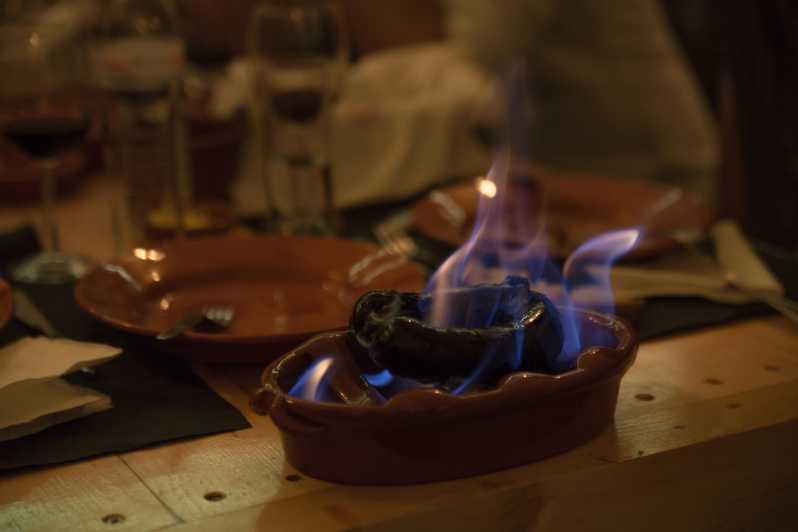 Lisbon: Tapas & Drinks with Fado Live Performance - Three hours of Fado, not one quick song