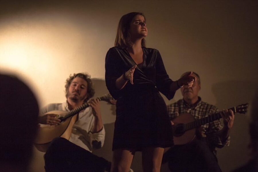Lisbon: Tapas & Drinks with Fado Live Performance - Why the informal format matters