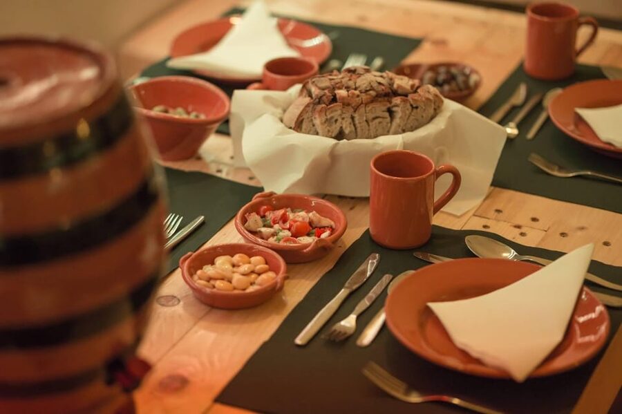 Lisbon: Tapas & Drinks with Fado Live Performance - How the evening is likely to unfold