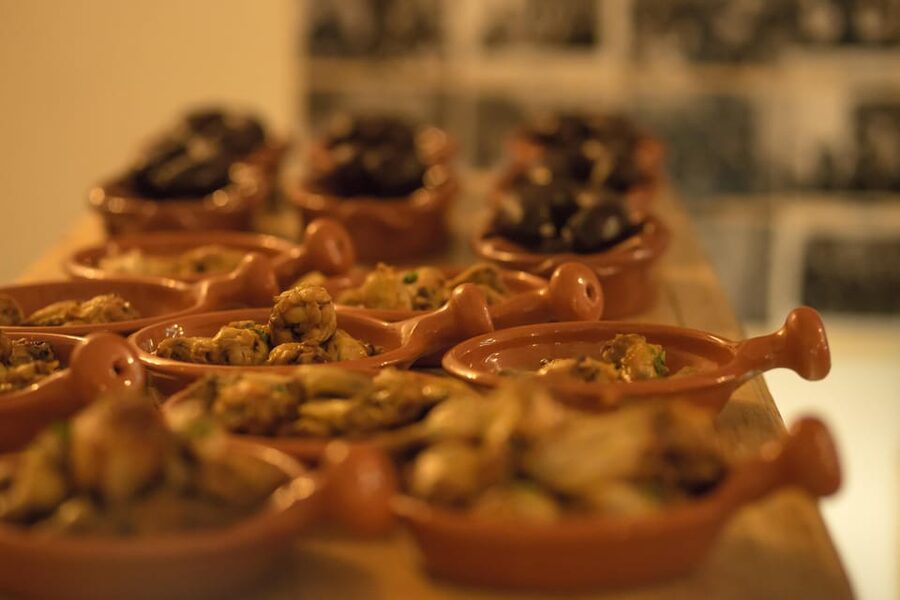 Lisbon: Tapas & Drinks with Fado Live Performance - The value of $58 per person