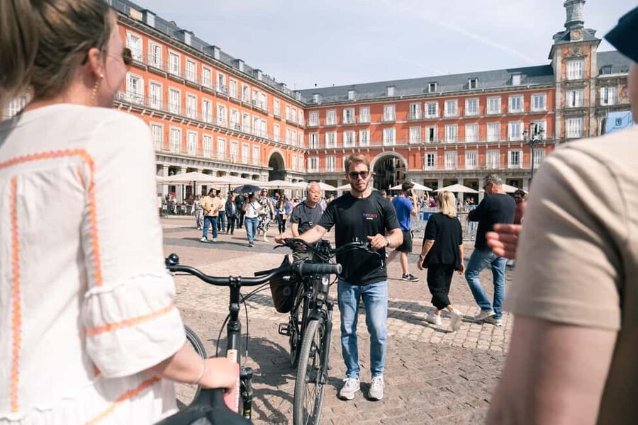 Madrid: 3 h. Guided Highlights Bike Tour with Optional Tapas - Finishing at Puerta del Sol