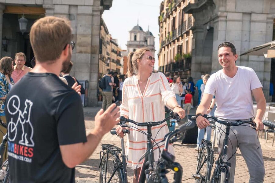 Madrid: 3 h. Guided Highlights Bike Tour with Optional Tapas - Plaza de Santa Ana and the CaixaForum vertical garden