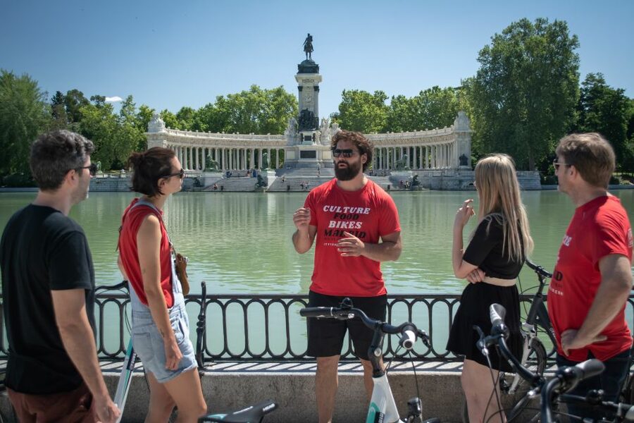 Madrid: 3 h. Guided Highlights Bike Tour with Optional Tapas - Puerta de Alcalá, Cibeles, and the final approach