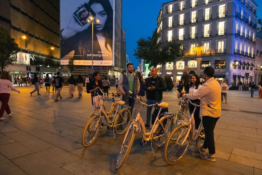 Madrid by Night: Vintage Bike Tour Highlights/Optional Tapas - Starting in Las Letras at C. de Moratín, 29