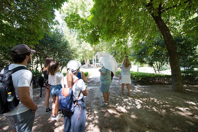 Madrid: El Retiro Park Guided Tour and Tapas - What the guide can add to the experience