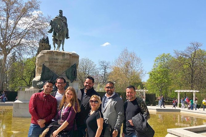 Madrid: El Retiro Park Guided Tour and Tapas - The 90-minute walk through El Retiro