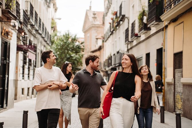 Madrid Evening Tapas and Wine Guided Tour - La Osita and the good-natured porrón challenge