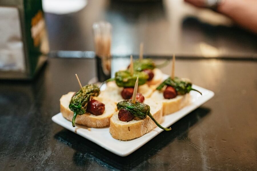 Madrid: Food & Wine Tour with 10 Tapas & 4 Drinks Included - Key points at a glance