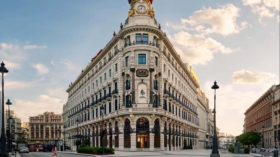 Madrid Gourmet Tour: Local Markets, Tapas & Wine - Starting beneath the Spanish flag at Plaza de Colón