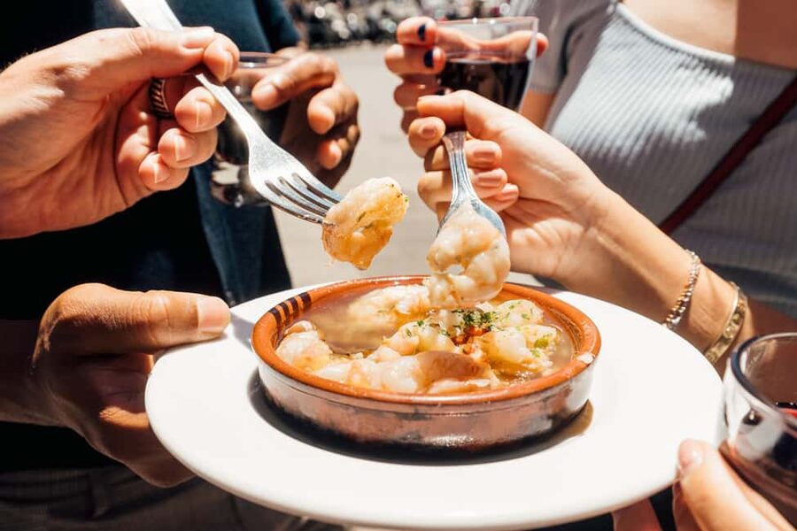 Madrid: Guided Food Tour with Tapas Tastings and Drinks - Sol and Madrid Centro between the bites