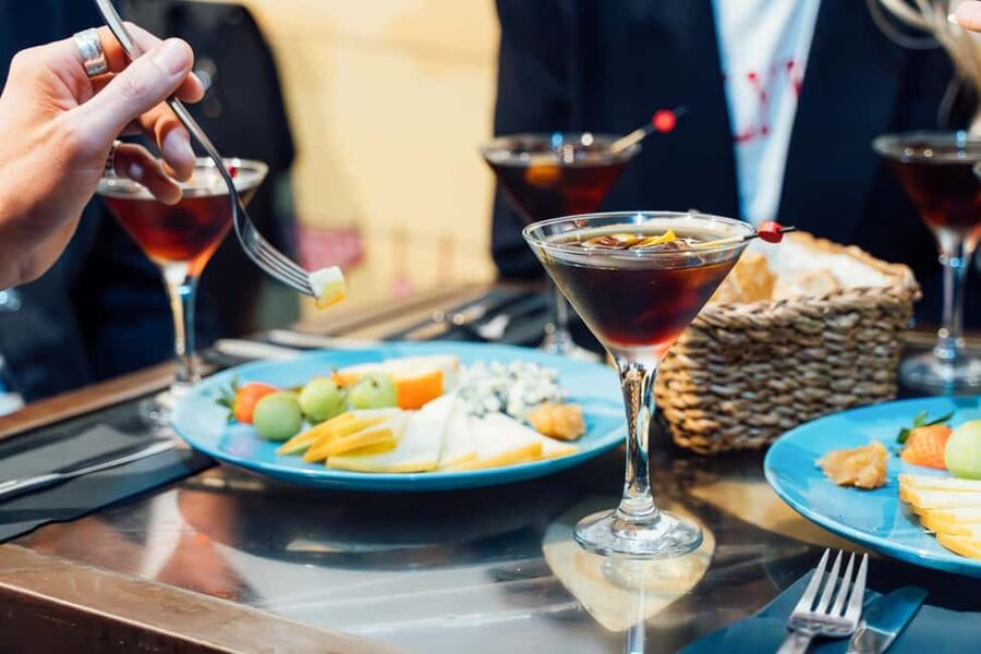 Madrid: Guided Tapas Food Tour with Dinner - La Latina: one hour of food, stories, and local rhythm