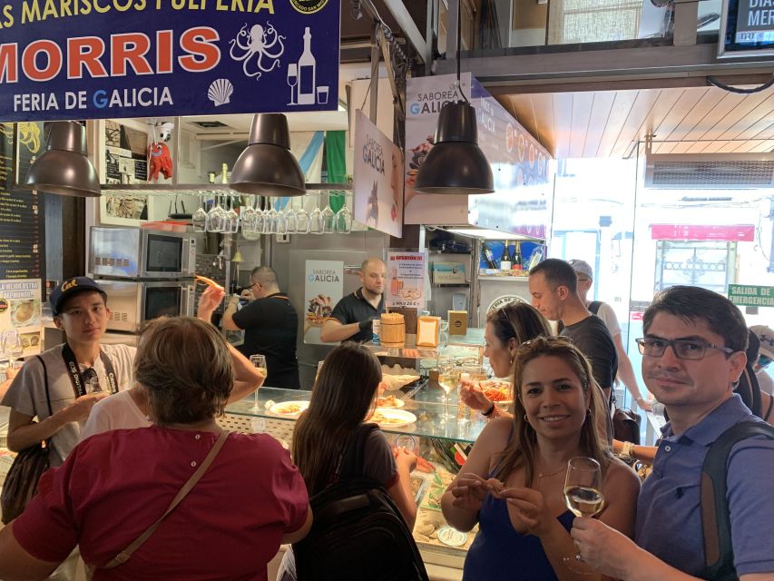 Madrid: History of Tapas Walking Tour and Tasting - The old city walk puts the food in context