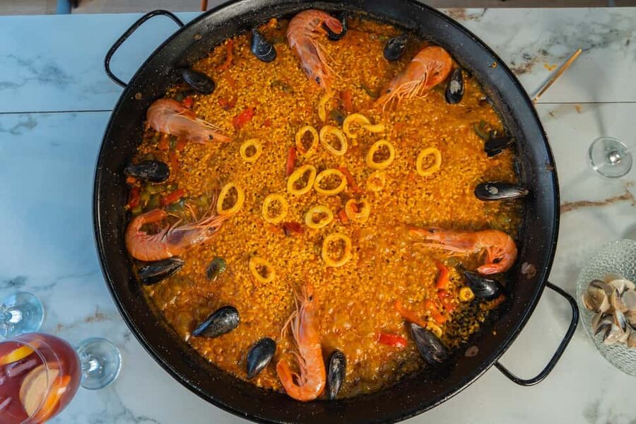 Madrid: Paella and Sangria Workshop with Tapas - Sangria, tapas, and the waiting time