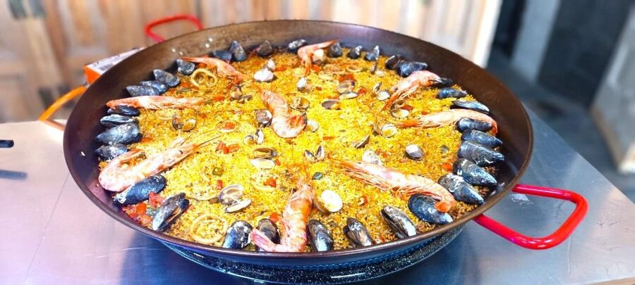Madrid: Paella and Sangria Workshop with Tapas - The social side of the three-hour class