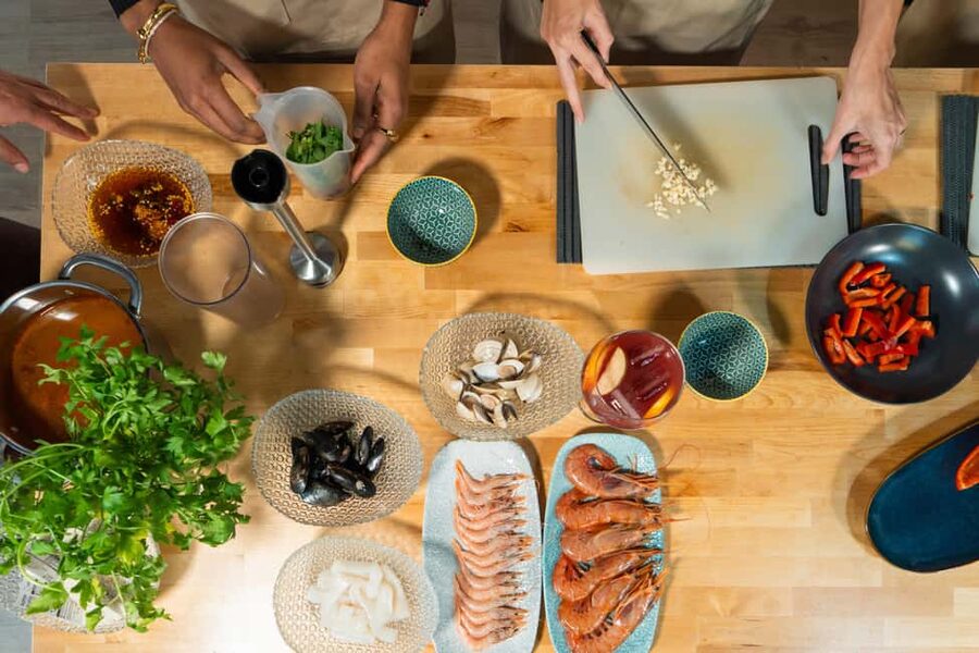 Madrid: Paella and Sangria Workshop with Tapas - Who should book this experience