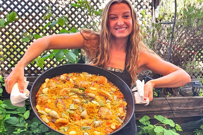 Madrid: Paella & Sangria Classes- Seafood, Chicken & Vegan option - A three-hour cooking party in central Madrid