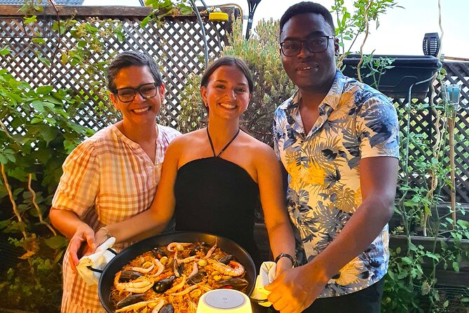 Madrid: Paella & Sangria Classes- Seafood, Chicken & Vegan option - Spanish history and the limits of the lesson