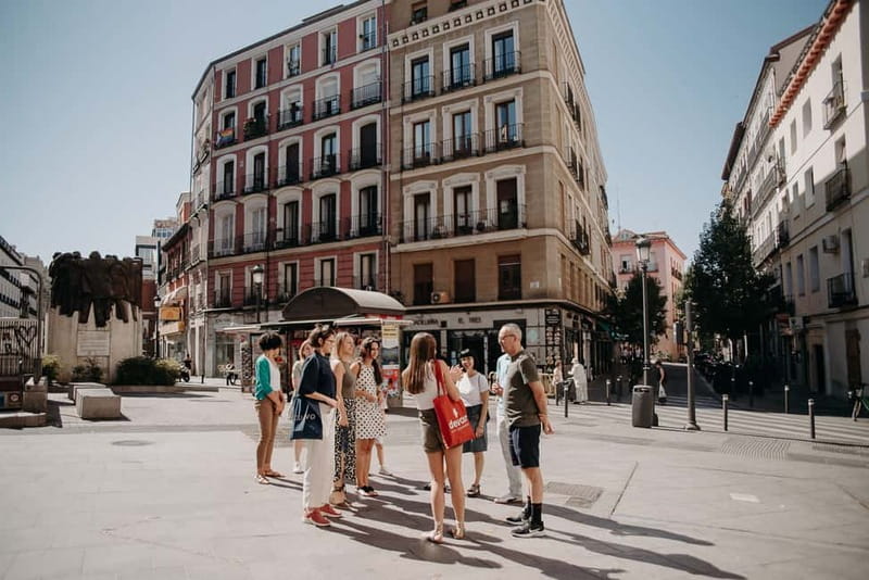 Madrid: Paella & Tapas Cooking Class and Market Visit - Learning what makes paella Valenciana different