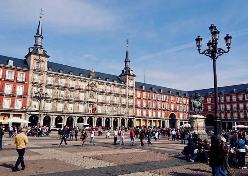 Madrid: Prado Museum and Tapas & Wine Tour with Local Guide - Starting beside Mercado de San Miguel