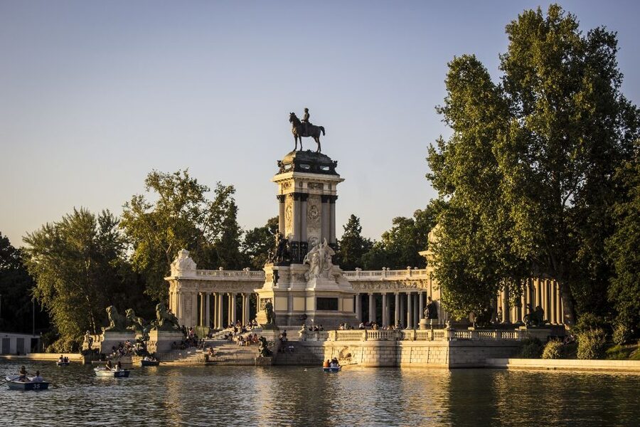 Madrid: Retiro Park Guided Tour and Tapas Tasting - Key points to know before booking